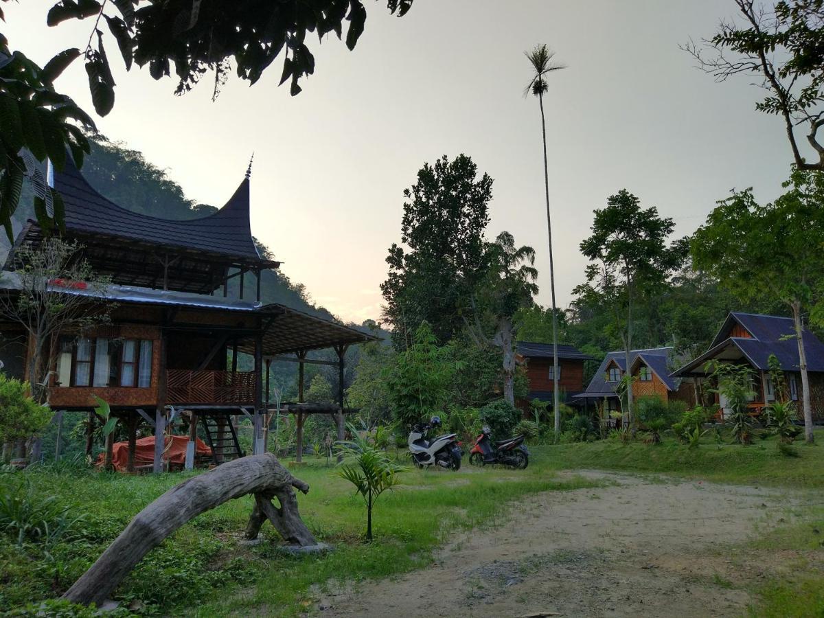 Canyon Jungle Stay Bukittinggi Esterno foto