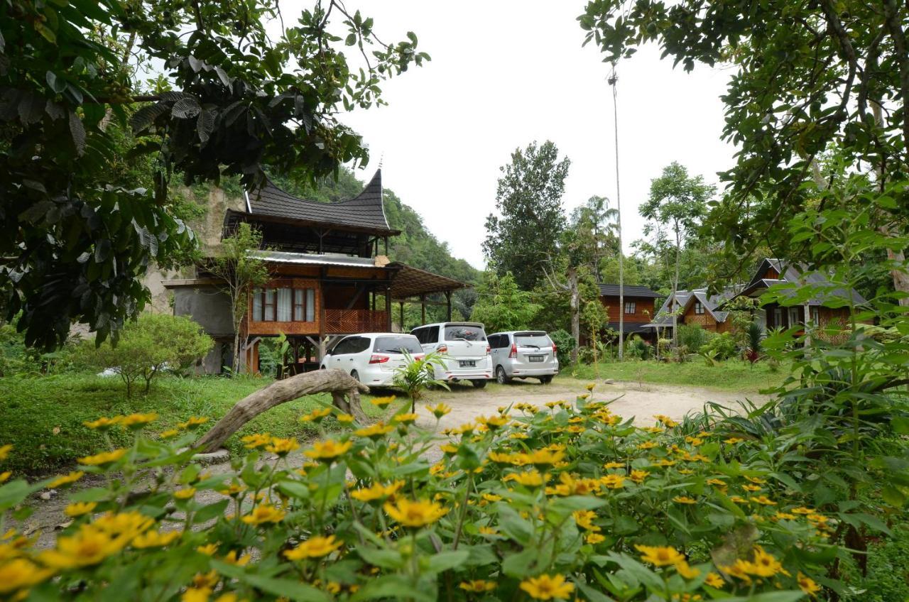 Canyon Jungle Stay Bukittinggi Esterno foto