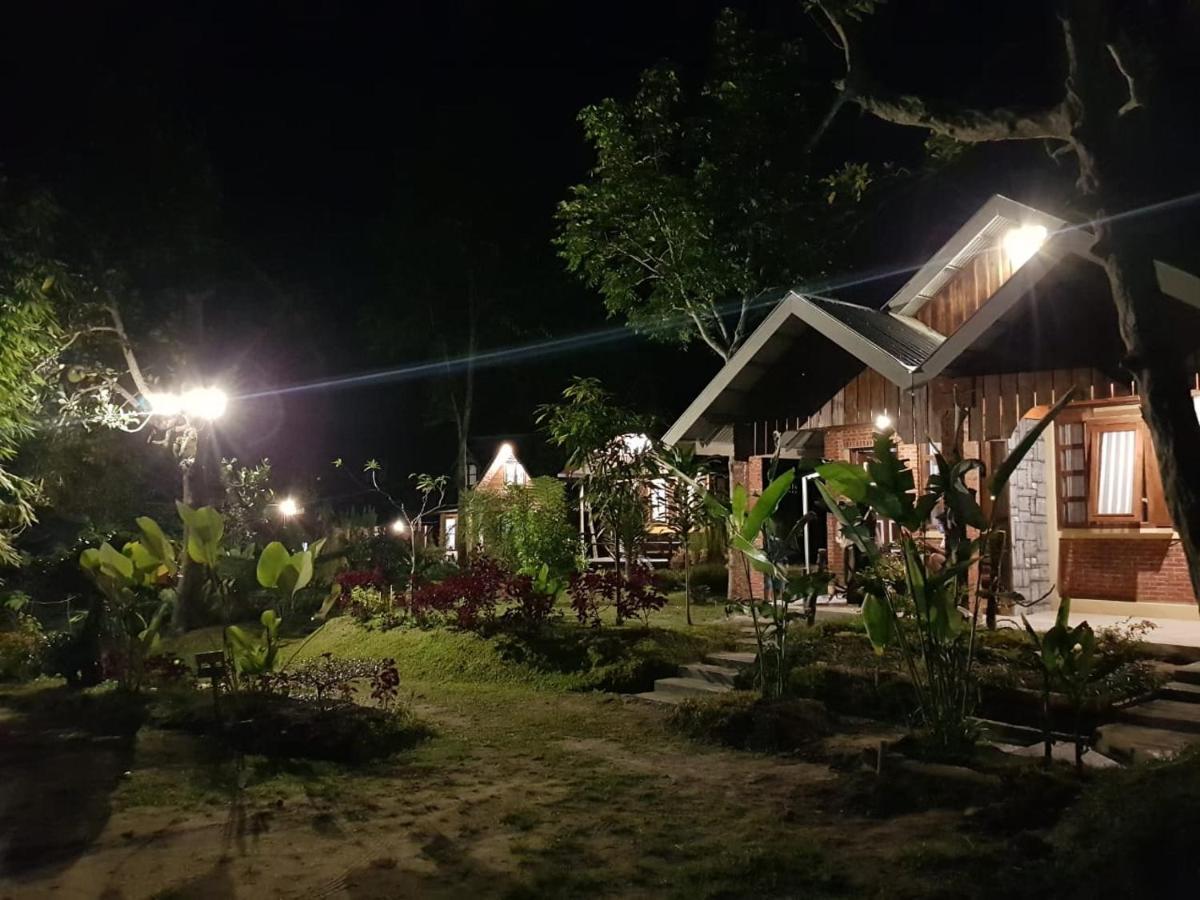 Canyon Jungle Stay Bukittinggi Esterno foto