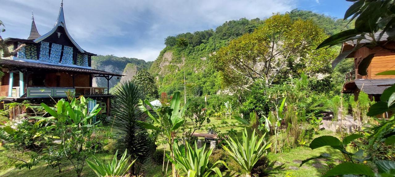 Canyon Jungle Stay Bukittinggi Esterno foto