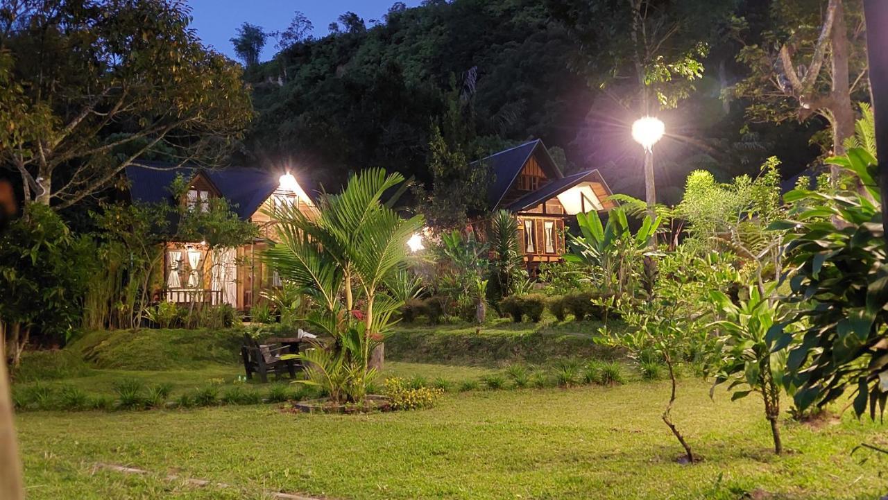 Canyon Jungle Stay Bukittinggi Esterno foto